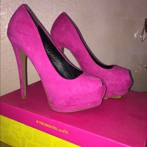 Pink pumps